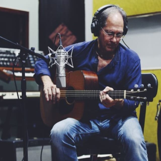 Live Music with Eduardo Cautiño