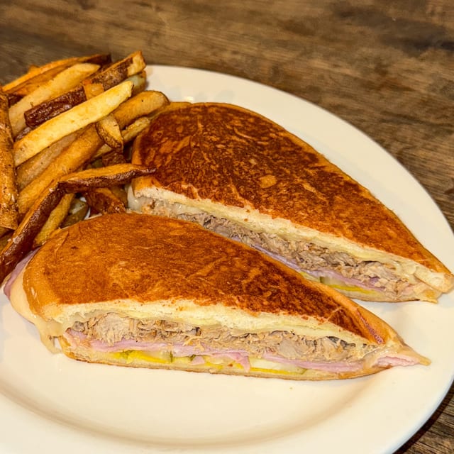 Cuban Sandwich (“Mixto”).